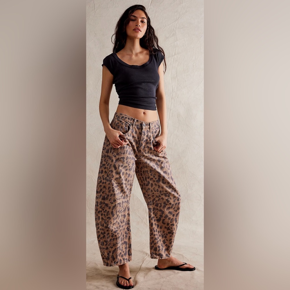 SOLD OUT We the Free Good Luck Printed Barrel Jeans Leopard print size 28